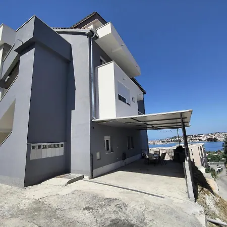 With A Large Terrace And A Beautiful View Podstrana