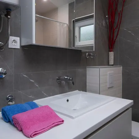 With A Large Terrace And A Beautiful View شقة *